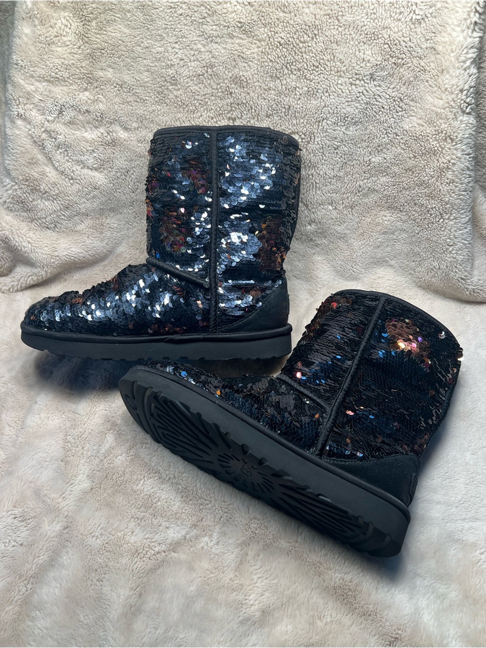 UGG Classic Short Cosmos Sequin Boots Size 9 - Picture 3 of 7